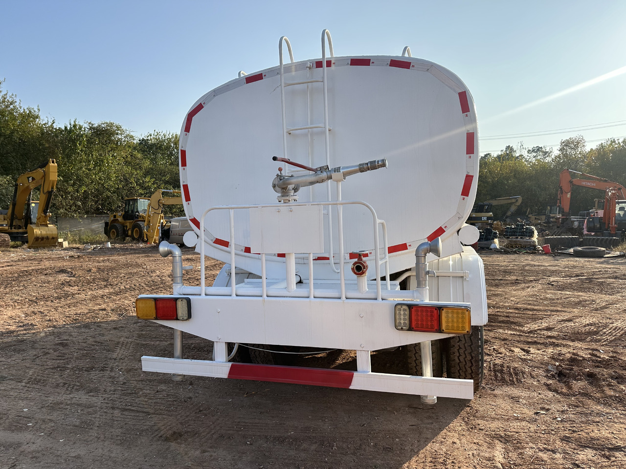 Leasing of SINOTRUK HOWO 371 Water Tanker Truck SINOTRUK HOWO 371 Water Tanker Truck: picture 9