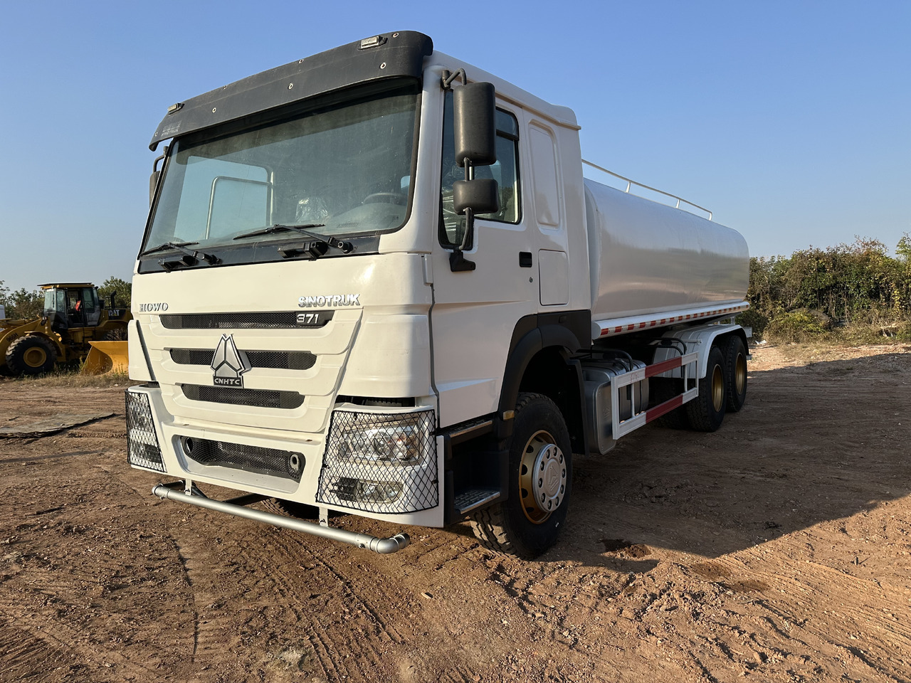 SINOTRUK HOWO 371 Water Tanker Truck - Tank truck: picture 3 SINOTRUK HOWO 371 Water Tanker Truck - Tank truck: picture 3