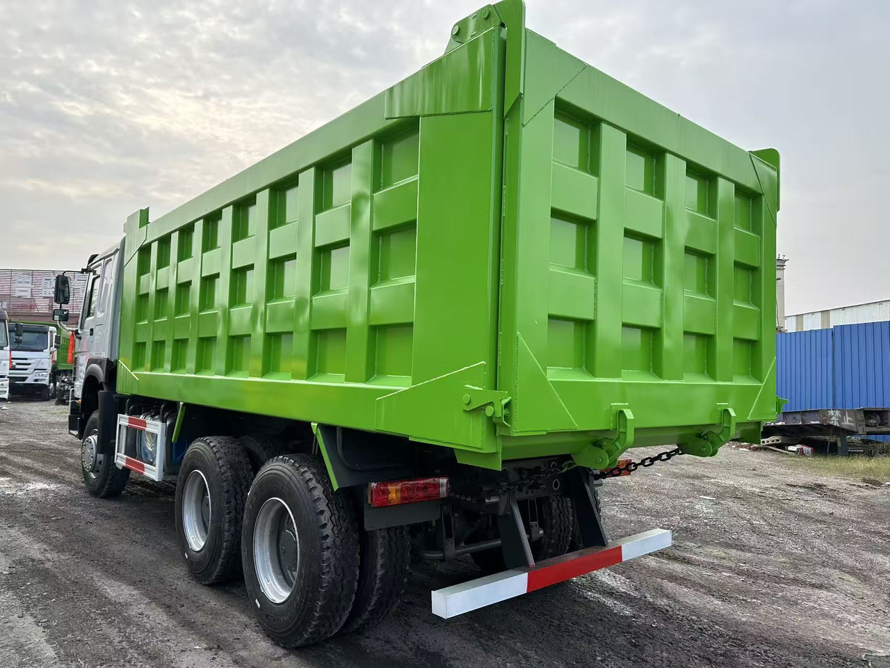 SINOTRUK HOWO 400HP 6X4 Tipper Truck - Tipper: picture 5 SINOTRUK HOWO 400HP 6X4 Tipper Truck - Tipper: picture 5