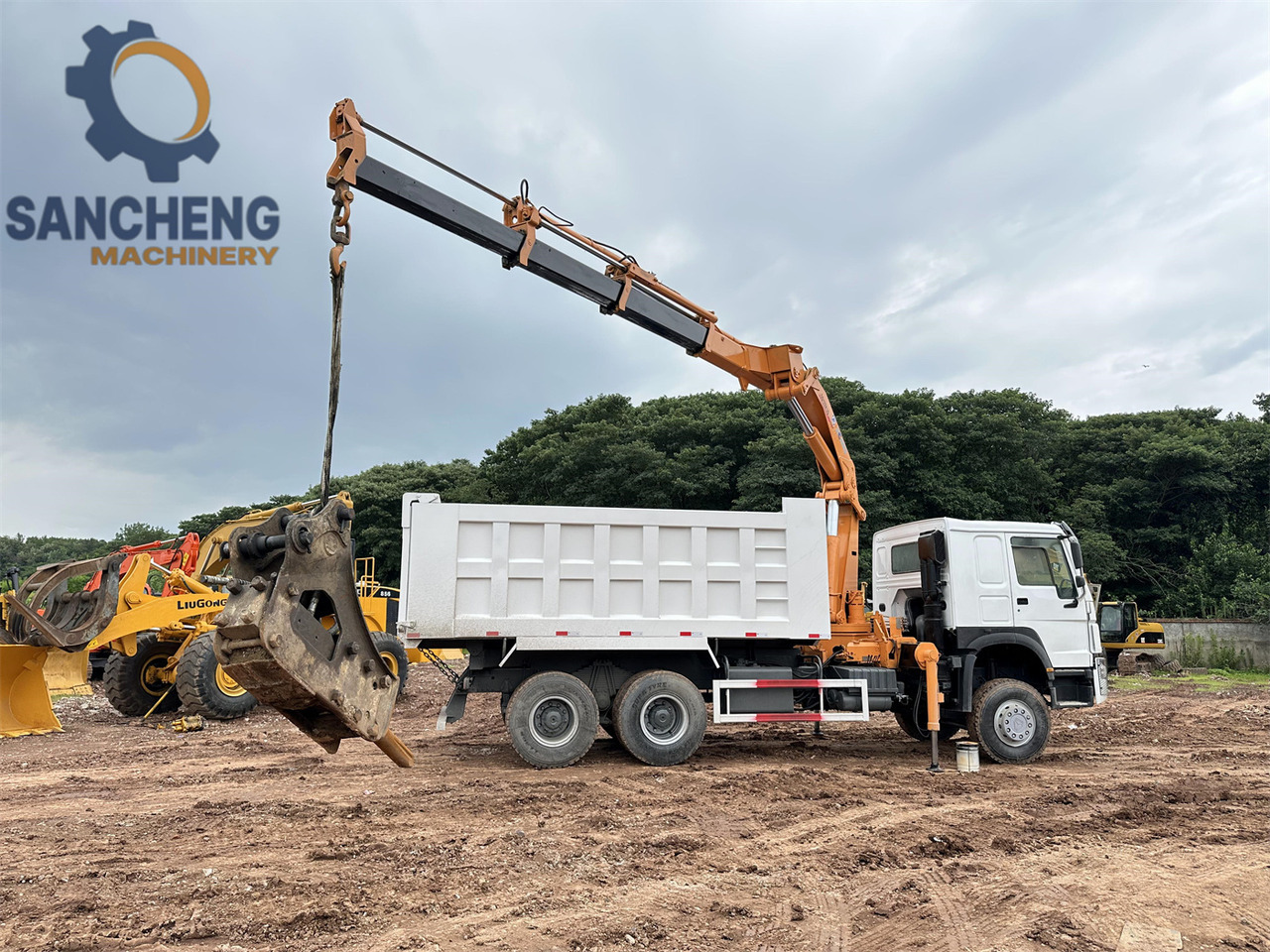 Leasing of SINOTRUK Howo 371 6x4 crane truck SINOTRUK Howo 371 6x4 crane truck: picture 6