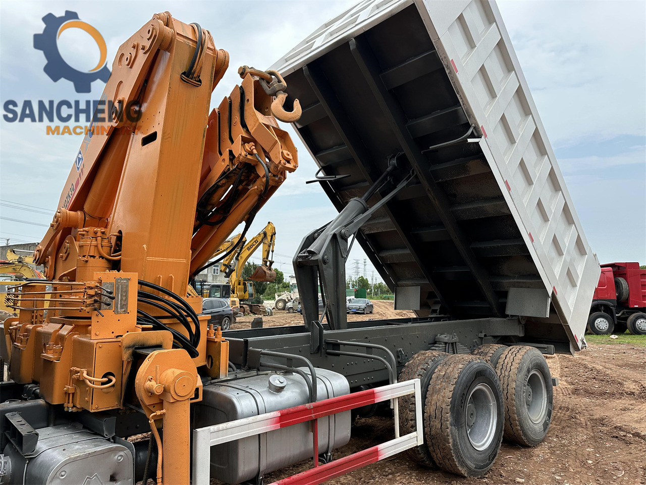 Leasing of SINOTRUK Howo 371 6x4 crane truck SINOTRUK Howo 371 6x4 crane truck: picture 8