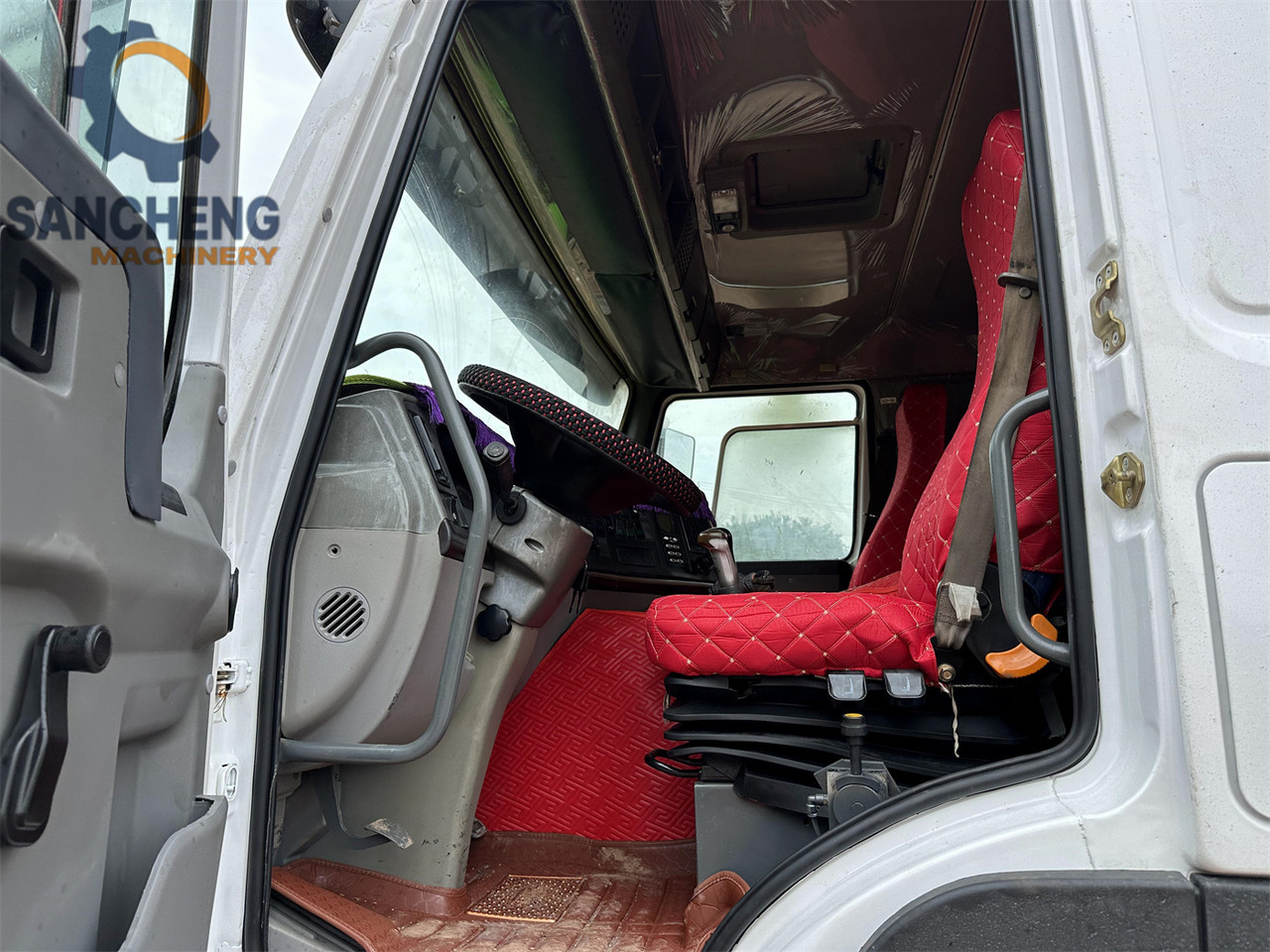 Leasing of SINOTRUK Howo 371 6x4 crane truck SINOTRUK Howo 371 6x4 crane truck: picture 10