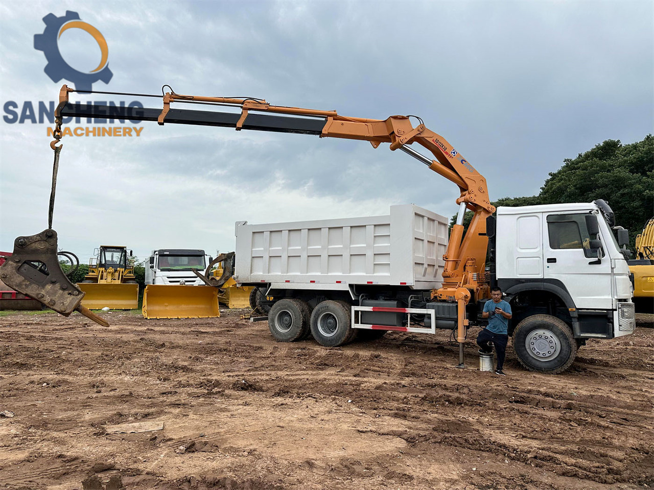 SINOTRUK Howo 371 6x4 crane truck - Crane truck: picture 2 SINOTRUK Howo 371 6x4 crane truck - Crane truck: picture 2