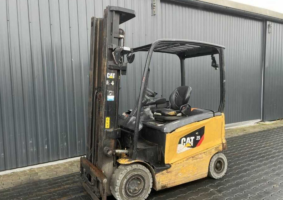 CAT Lift Trucks EP25CN - Electric forklift: picture 1 CAT Lift Trucks EP25CN - Electric forklift: picture 1