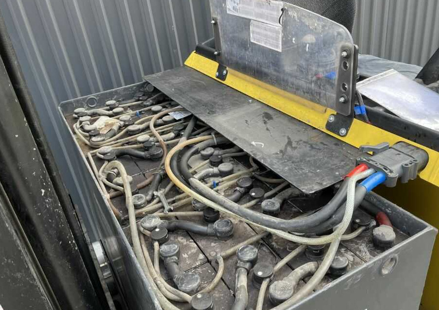 Hyster R2.0 - Reach truck: picture 5 Hyster R2.0 - Reach truck: picture 5