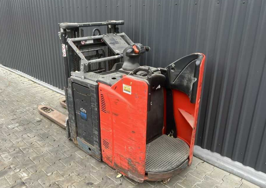 Linde D12HPSP - Stacker: picture 3 Linde D12HPSP - Stacker: picture 3