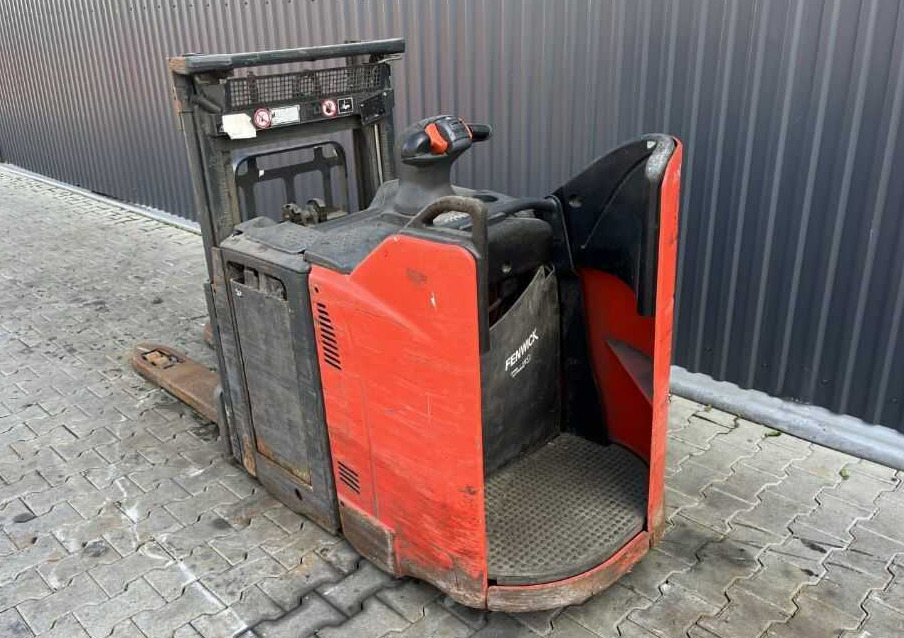 Linde D12PHSP - Stacker: picture 3 Linde D12PHSP - Stacker: picture 3