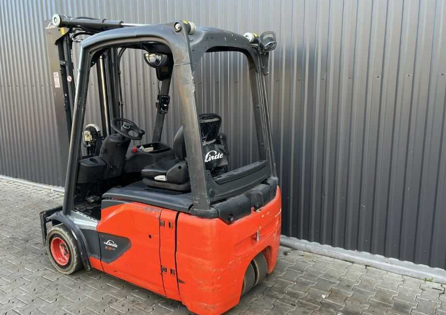 Linde E18-02 - Electric forklift: picture 3 Linde E18-02 - Electric forklift: picture 3