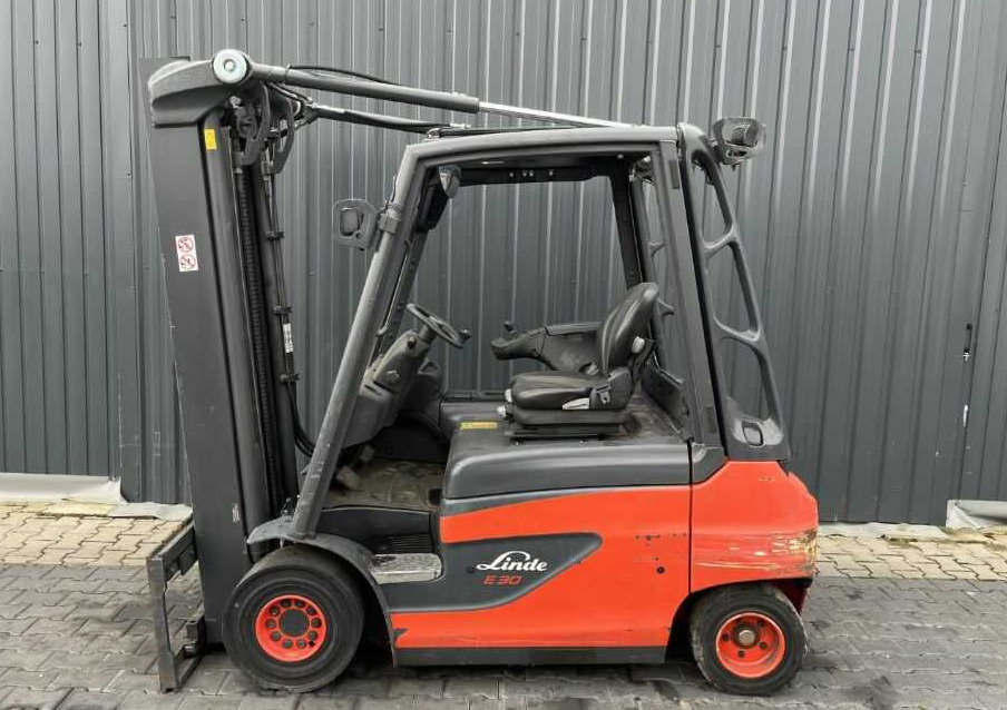 Linde E30-01 - Electric forklift: picture 2 Linde E30-01 - Electric forklift: picture 2