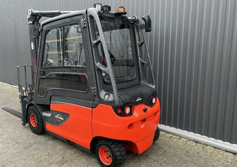 Linde E30L-01 - Electric forklift: picture 3 Linde E30L-01 - Electric forklift: picture 3