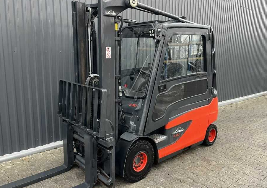 Linde E30L-01 - Electric forklift: picture 1 Linde E30L-01 - Electric forklift: picture 1