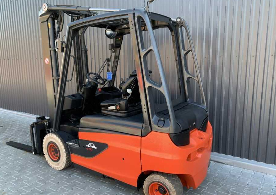 Linde E30L-01 - Electric forklift: picture 4 Linde E30L-01 - Electric forklift: picture 4