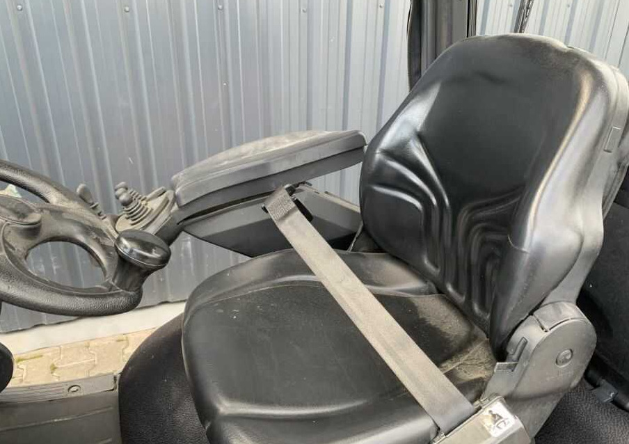 LPG forklift Linde H16T-01: picture 8