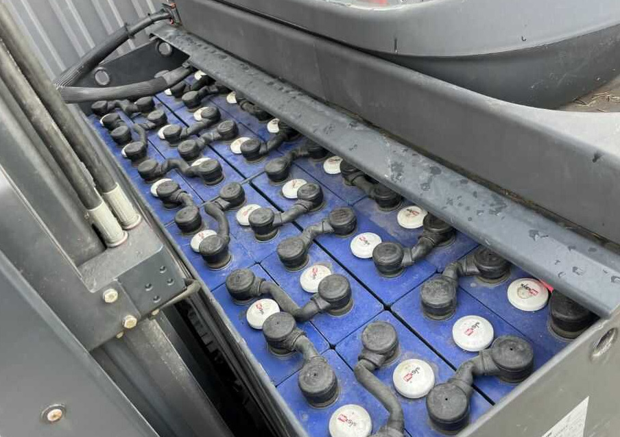 Linde R14 - Reach truck: picture 3 Linde R14 - Reach truck: picture 3