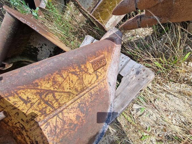 Case 988 - Bucket: picture 3 Case 988 - Bucket: picture 3