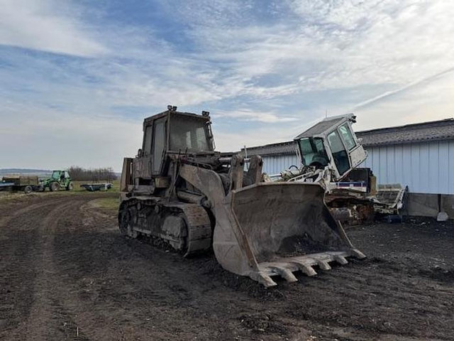Caterpillar - Excavator: picture 1 Caterpillar - Excavator: picture 1