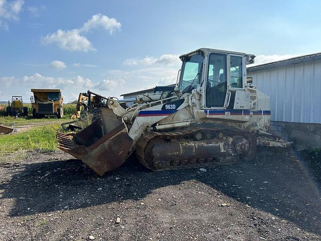 Caterpillar - Excavator: picture 1 Caterpillar - Excavator: picture 1
