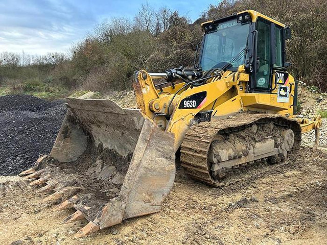 Caterpillar - Excavator: picture 1 Caterpillar - Excavator: picture 1