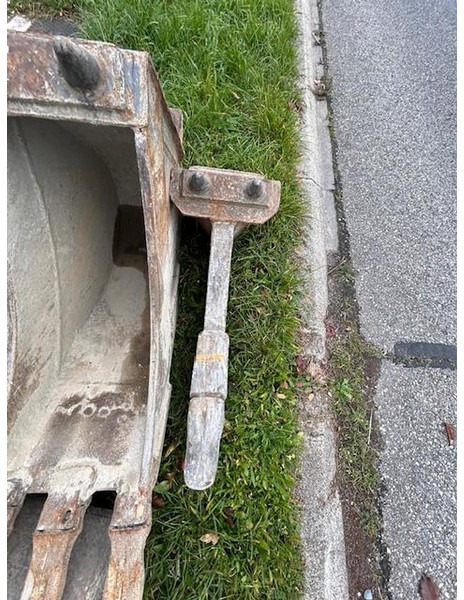 Mecalac 12MXT - Bucket: picture 5 Mecalac 12MXT - Bucket: picture 5