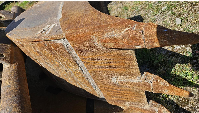 Mecalac 12MXT - Bucket: picture 4 Mecalac 12MXT - Bucket: picture 4