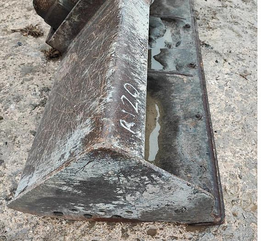 Mecalac 12MXT - Bucket: picture 3 Mecalac 12MXT - Bucket: picture 3