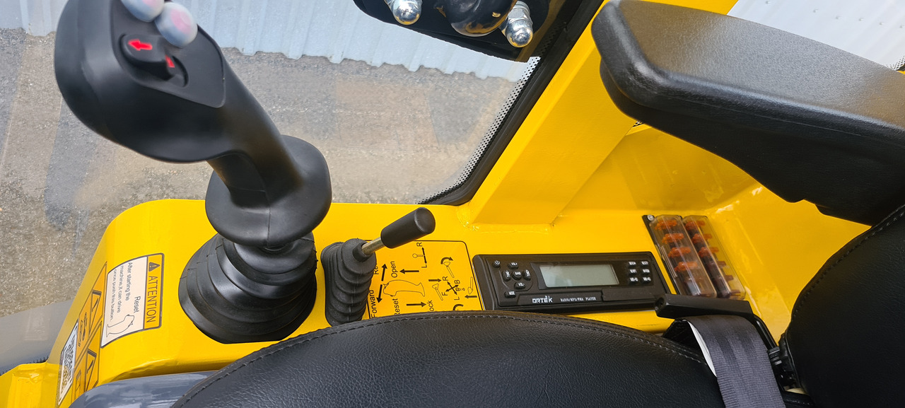 New Compact loader Eurotrac W11 Radlader Hoflader: picture 8 New Compact loader Eurotrac W11 Radlader Hoflader: picture 8