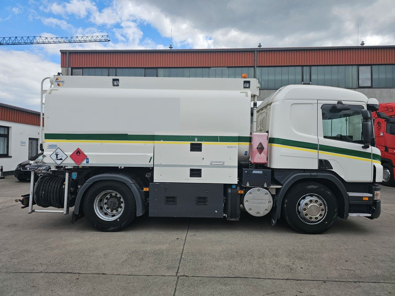 Scania P 360 * OBER/-UNTER * 3 KAMMER * BENZIN * - Tank truck: picture 4 Scania P 360 * OBER/-UNTER * 3 KAMMER * BENZIN * - Tank truck: picture 4