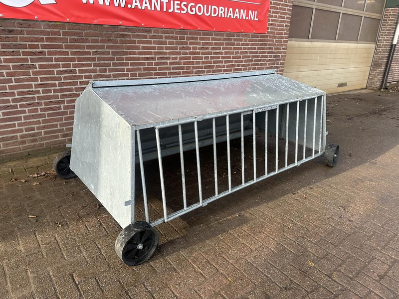 Lammeren voerplaats met overkapping - Livestock equipment: picture 2 Lammeren voerplaats met overkapping - Livestock equipment: picture 2