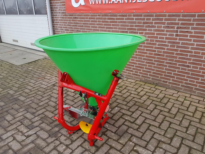 Promar - Sand/ Salt spreader: picture 2 Promar - Sand/ Salt spreader: picture 2