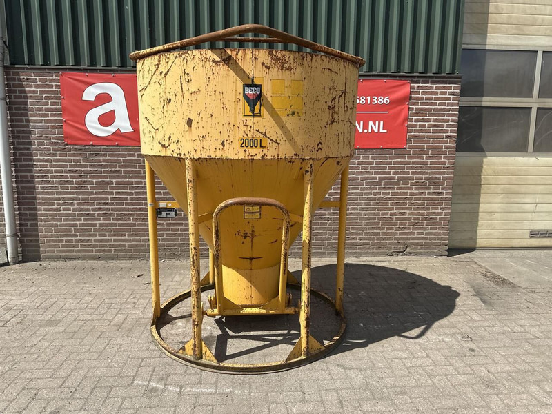 Betonstortkubel staand rond onderlosser - Gebruikt - Bucket for Construction machinery: picture 1 Betonstortkubel staand rond onderlosser - Gebruikt - Bucket for Construction machinery: picture 1