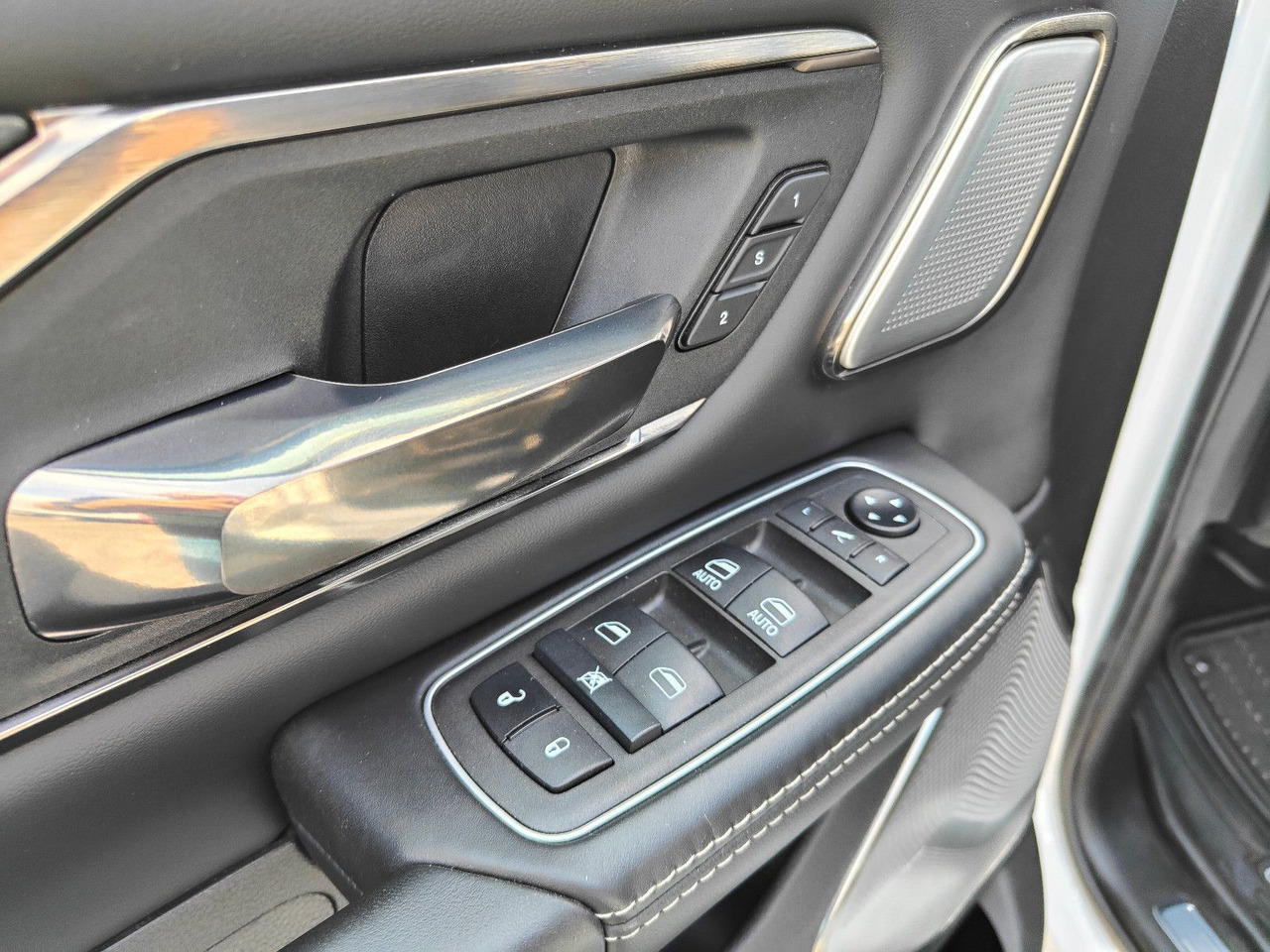 SUV Dodge RAM HEMI Limited 5.7 PRINS LPG Luftfederung: picture 14