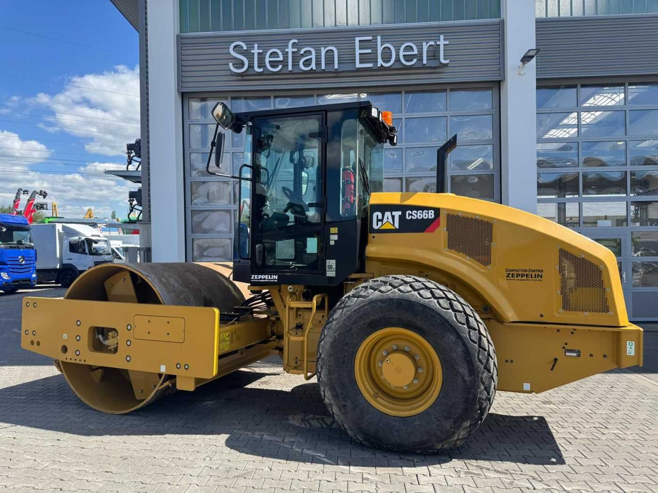 CAT CS66B / 2017 / nur 83h! / Klima / neuwertig! - Compactor: picture 5 CAT CS66B / 2017 / nur 83h! / Klima / neuwertig! - Compactor: picture 5