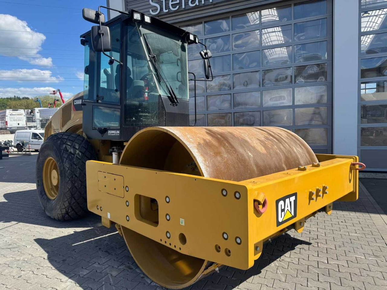 CAT CS66B / 2017 / nur 83h! / Klima / neuwertig! - Compactor: picture 2 CAT CS66B / 2017 / nur 83h! / Klima / neuwertig! - Compactor: picture 2
