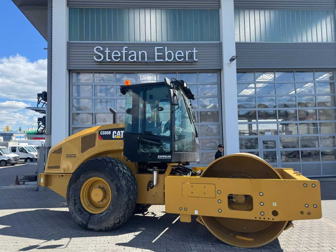 CAT CS66B / 2017 / nur 83h! / Klima / neuwertig! - Compactor: picture 1 CAT CS66B / 2017 / nur 83h! / Klima / neuwertig! - Compactor: picture 1