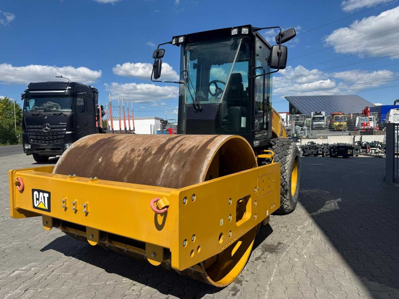 CAT CS66B / 2017 / nur 83h! / Klima / neuwertig! - Compactor: picture 4 CAT CS66B / 2017 / nur 83h! / Klima / neuwertig! - Compactor: picture 4
