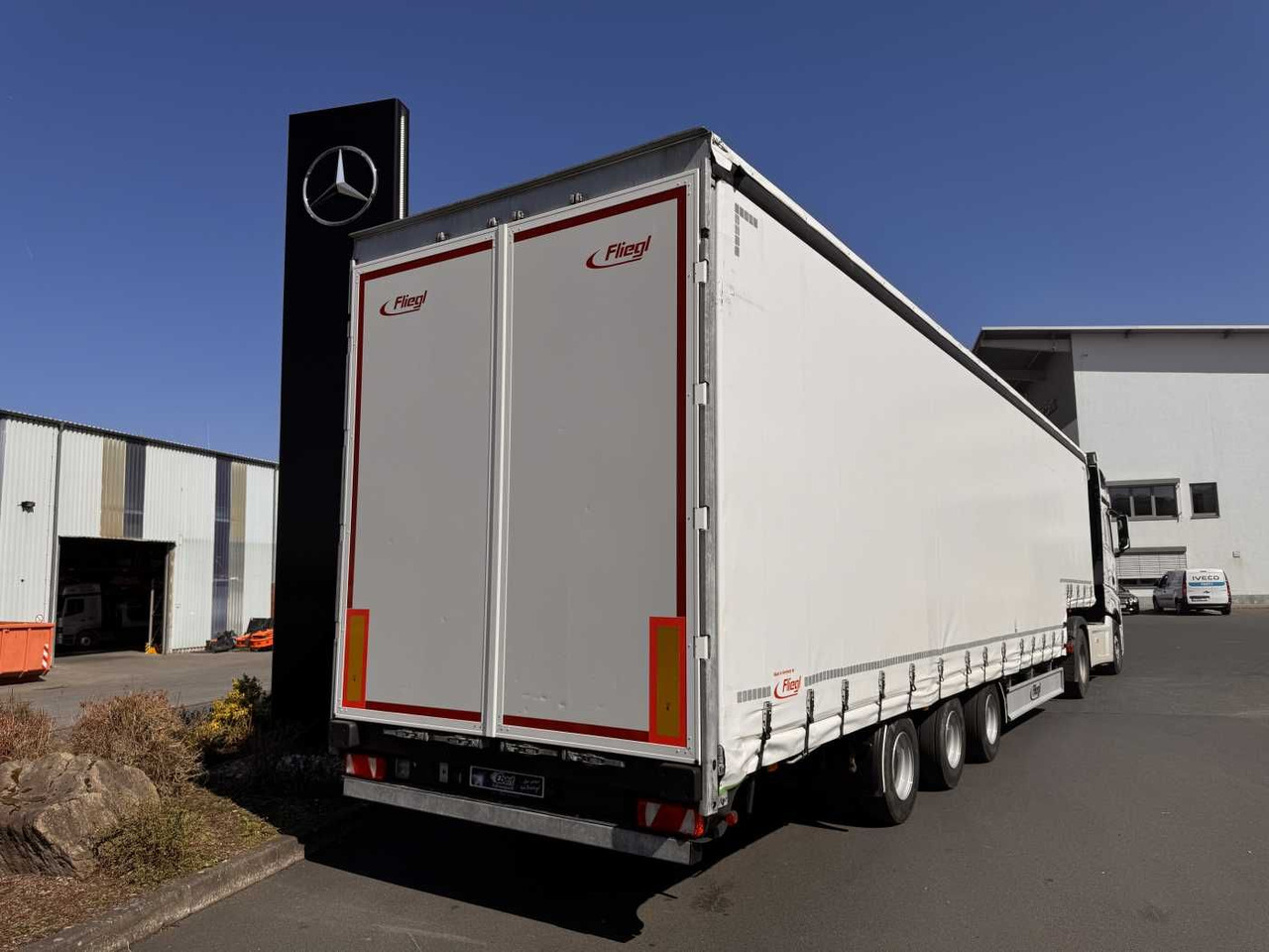 Fliegl SDS 350 Schiebeplane+Verdeck XL SAF 20.900Km - Low loader semi-trailer: picture 5 Fliegl SDS 350 Schiebeplane+Verdeck XL SAF 20.900Km - Low loader semi-trailer: picture 5