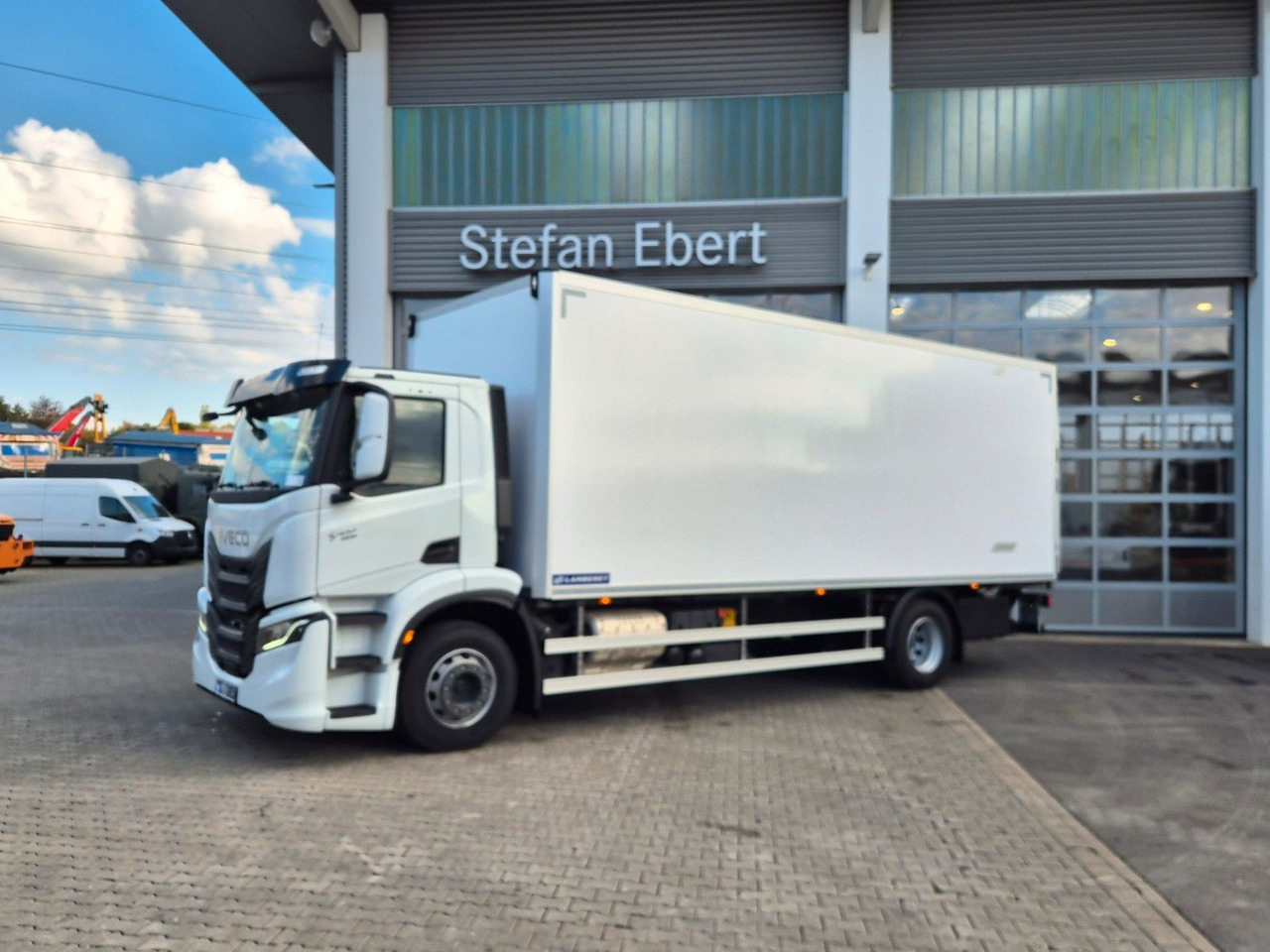 Iveco AD190S40/FP Lamberet Mitsubishi LBW Tür AHK - Refrigerator truck: picture 3 Iveco AD190S40/FP Lamberet Mitsubishi LBW Tür AHK - Refrigerator truck: picture 3