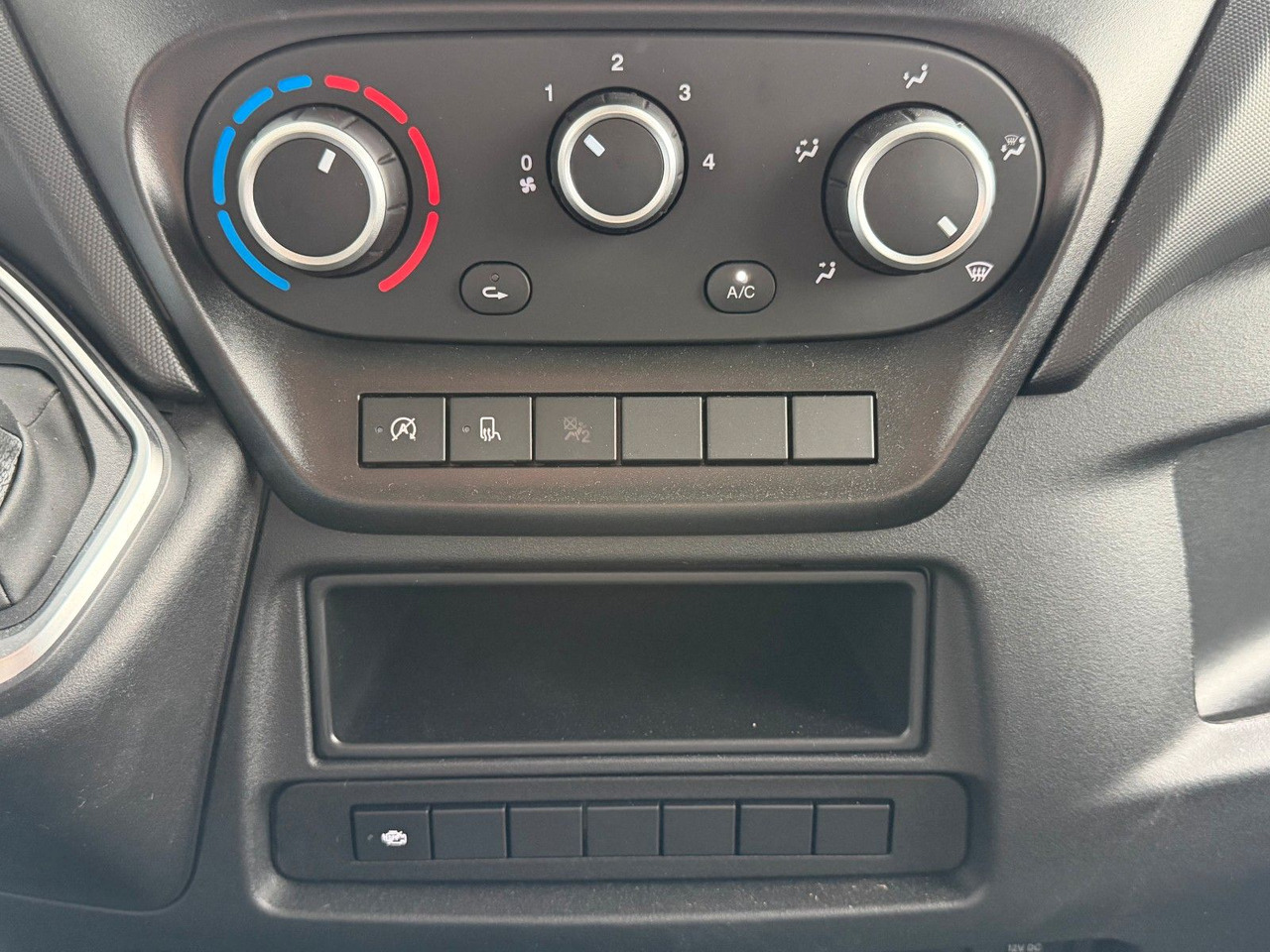 Tipper van Iveco Daily 35S14 A8*R3.450mm*Automatik*Kamera*2Sitze*: picture 17 Tipper van Iveco Daily 35S14 A8*R3.450mm*Automatik*Kamera*2Sitze*: picture 17