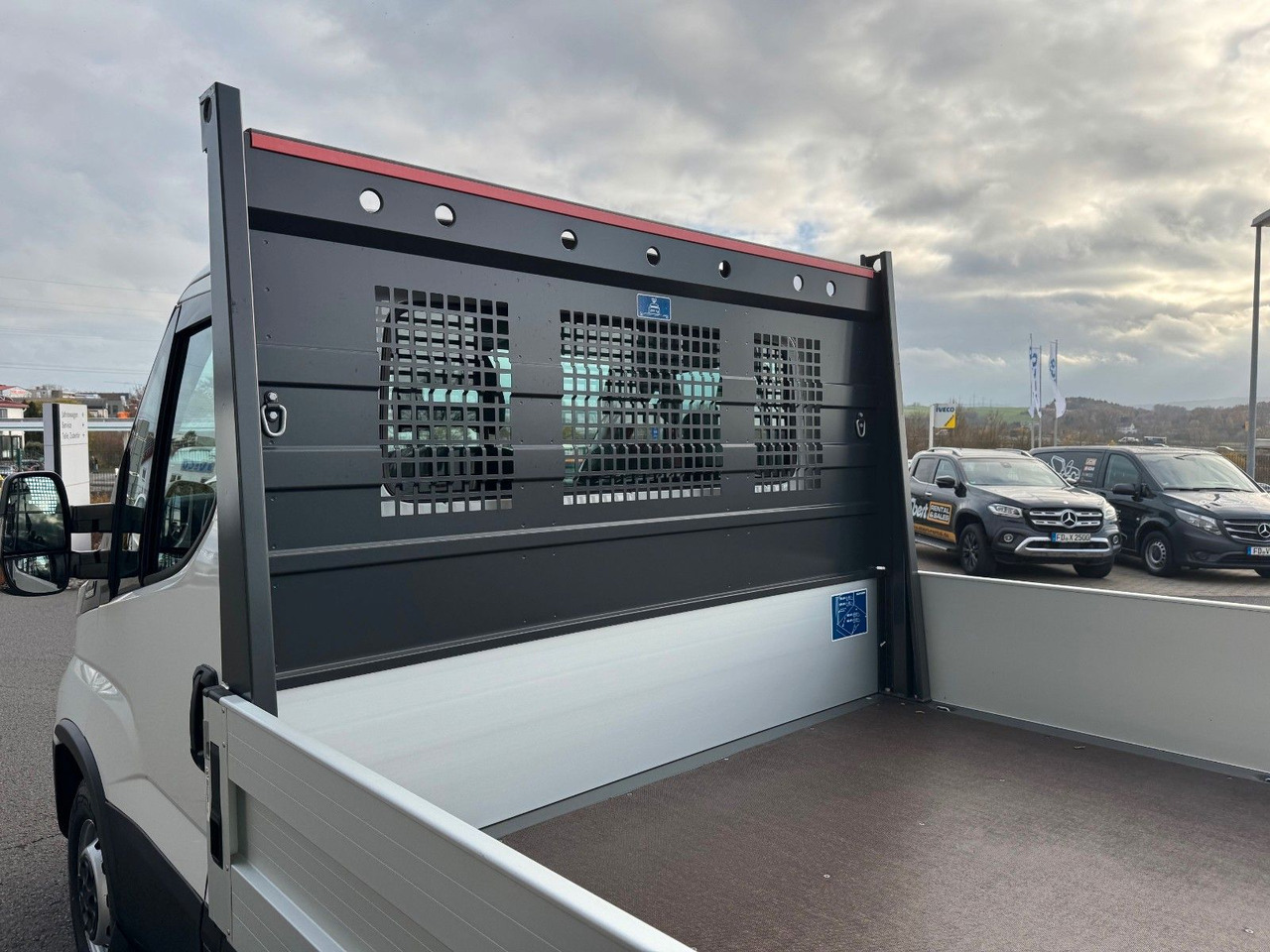 Iveco Daily 35S16 *R.3750mm*Automatik*AHK*Kamera* - Flatbed van: picture 5 Iveco Daily 35S16 *R.3750mm*Automatik*AHK*Kamera* - Flatbed van: picture 5