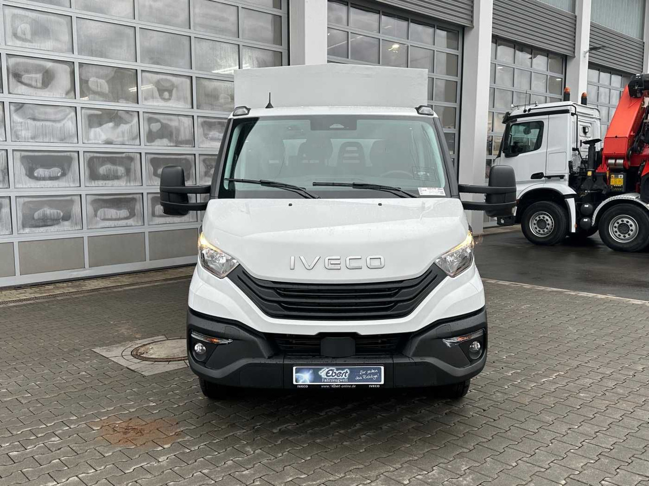 Iveco Daily 50C18H A8 DoKa *AHK*Automatik*7-Sitze* - Flatbed van, Combi van: picture 2 Iveco Daily 50C18H A8 DoKa *AHK*Automatik*7-Sitze* - Flatbed van, Combi van: picture 2