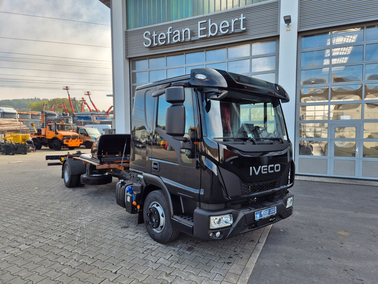 Iveco Eurocargo ML80E22/P 2x AHK Klima Standh. Bett - Cab chassis truck: picture 3 Iveco Eurocargo ML80E22/P 2x AHK Klima Standh. Bett - Cab chassis truck: picture 3