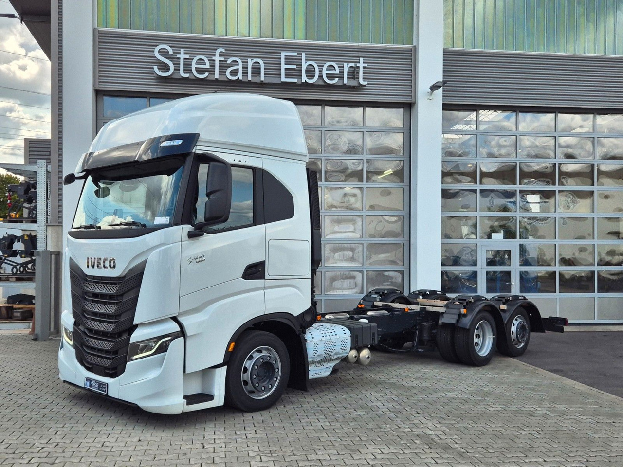 Iveco S-Way AS260S46Y/FP 6x2 Intarder Standklima - Cab chassis truck: picture 1 Iveco S-Way AS260S46Y/FP 6x2 Intarder Standklima - Cab chassis truck: picture 1