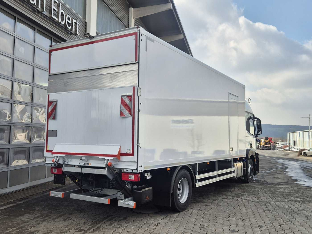 Box truck Iveco S Way AT190S40/P LBW Tür AHK Navi Bett: picture 8 Box truck Iveco S Way AT190S40/P LBW Tür AHK Navi Bett: picture 8