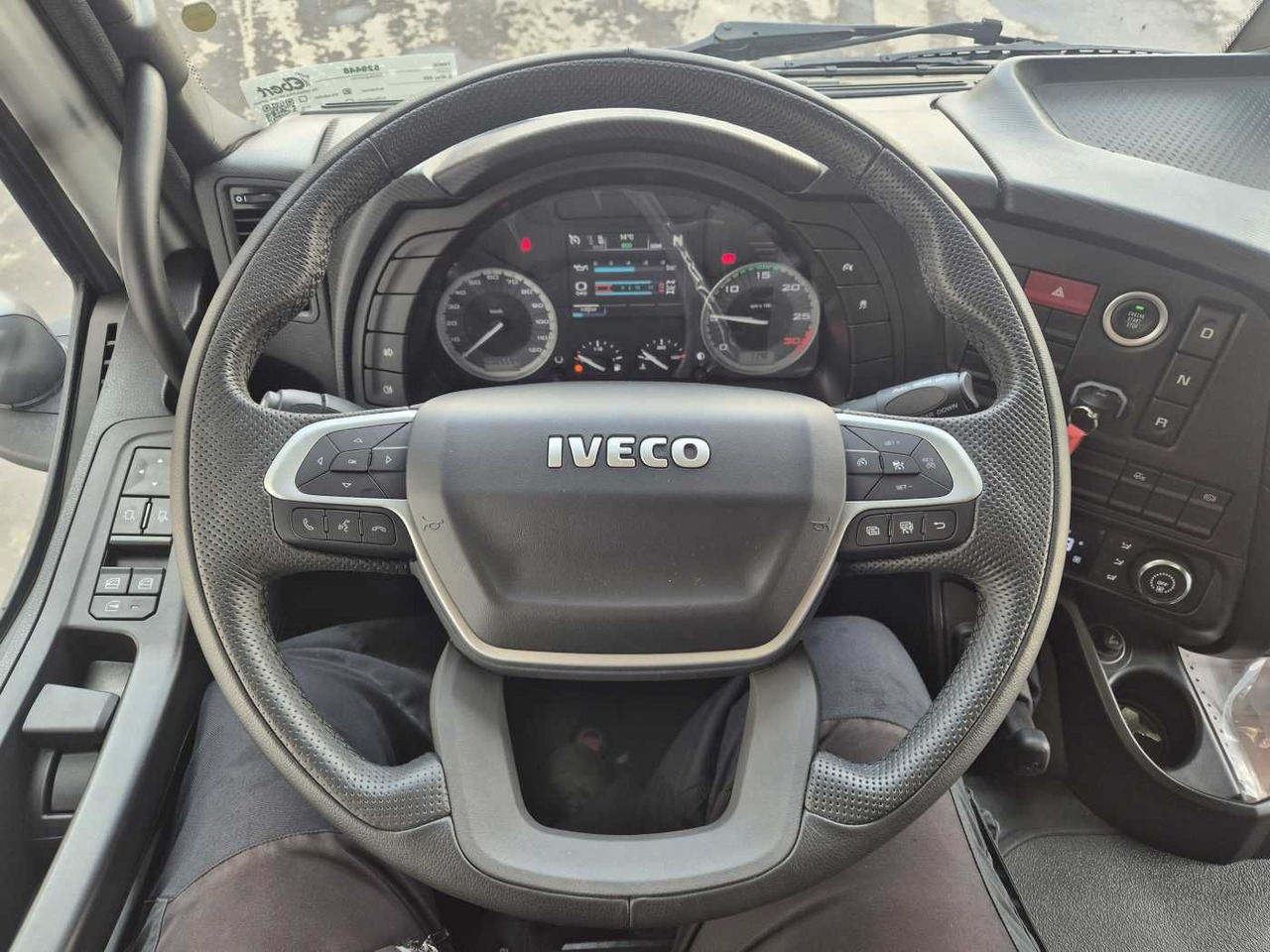 Box truck Iveco S Way AT190S40/P LBW Tür AHK Navi Bett: picture 12 Box truck Iveco S Way AT190S40/P LBW Tür AHK Navi Bett: picture 12