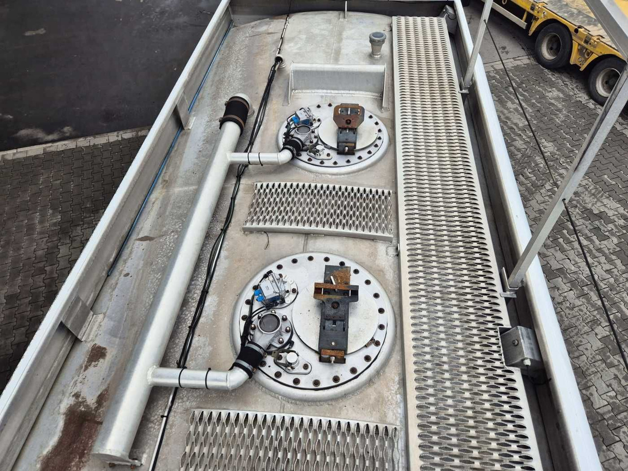 Leasing of Iveco Stralis AD190S42/P 14.000L Lindner&Fischer Iveco Stralis AD190S42/P 14.000L Lindner&Fischer: picture 8 Leasing of Iveco Stralis AD190S42/P 14.000L Lindner&Fischer Iveco Stralis AD190S42/P 14.000L Lindner&Fischer: picture 8