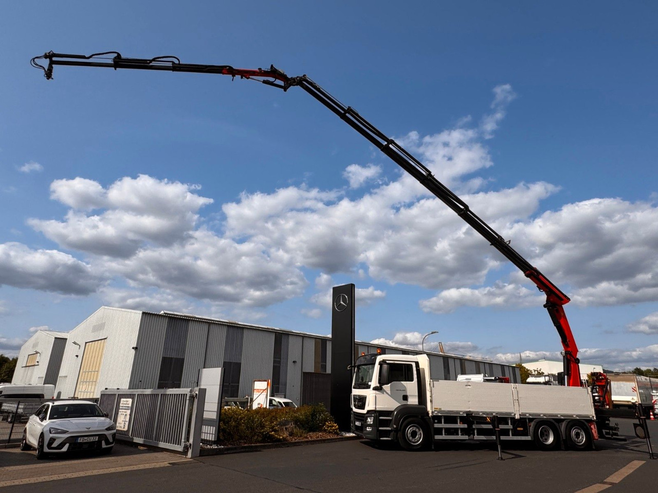 Dropside/ Flatbed truck, Crane truck MAN TGS 26.420 L 6x2: picture 1