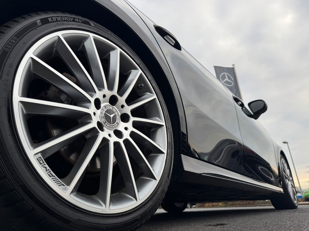 Mercedes-Benz A 200 AMG 19"+Ambiente+R-Kamera+Pano+LED+MBUX - Sedan: picture 5 Mercedes-Benz A 200 AMG 19"+Ambiente+R-Kamera+Pano+LED+MBUX - Sedan: picture 5