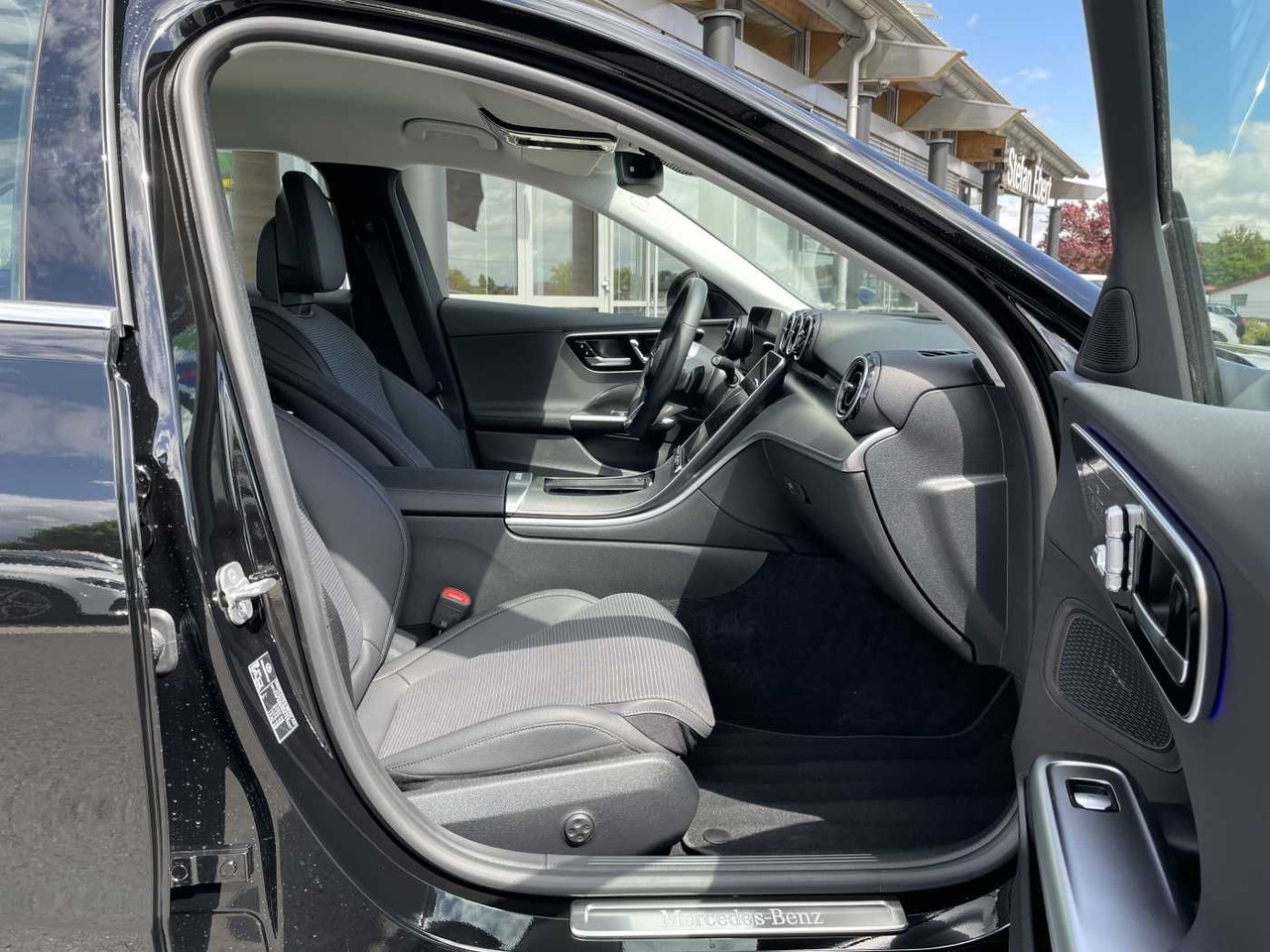 Sedan Mercedes-Benz C 180 9G Avantgarde Memory+Distr+ 360°+Keyless+L: picture 8 Sedan Mercedes-Benz C 180 9G Avantgarde Memory+Distr+ 360°+Keyless+L: picture 8