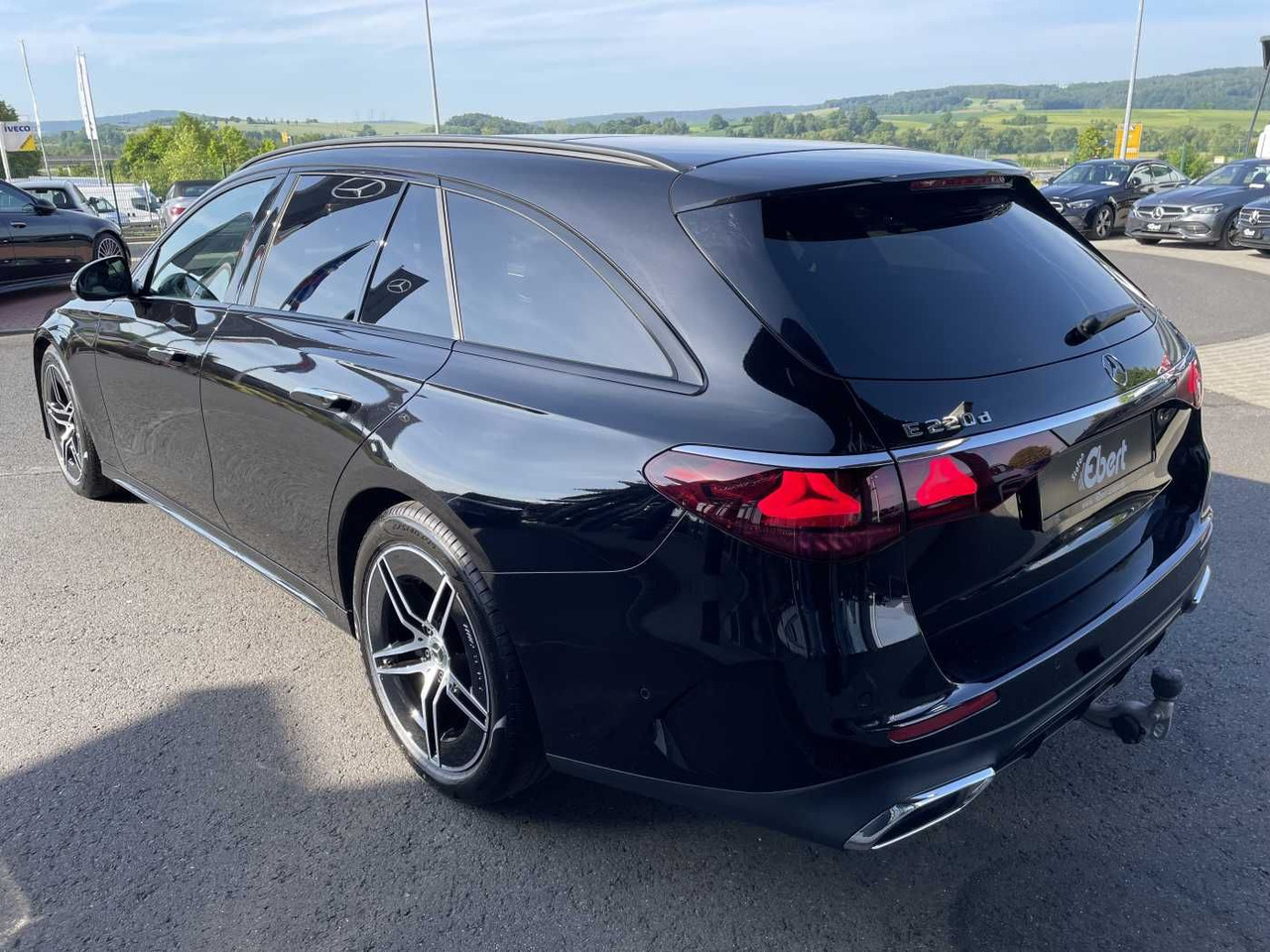 Mercedes-Benz E 220 d T AMG-Line AHK+Distr+R-Kamera +Ambiente+ - Car: picture 3 Mercedes-Benz E 220 d T AMG-Line AHK+Distr+R-Kamera +Ambiente+ - Car: picture 3
