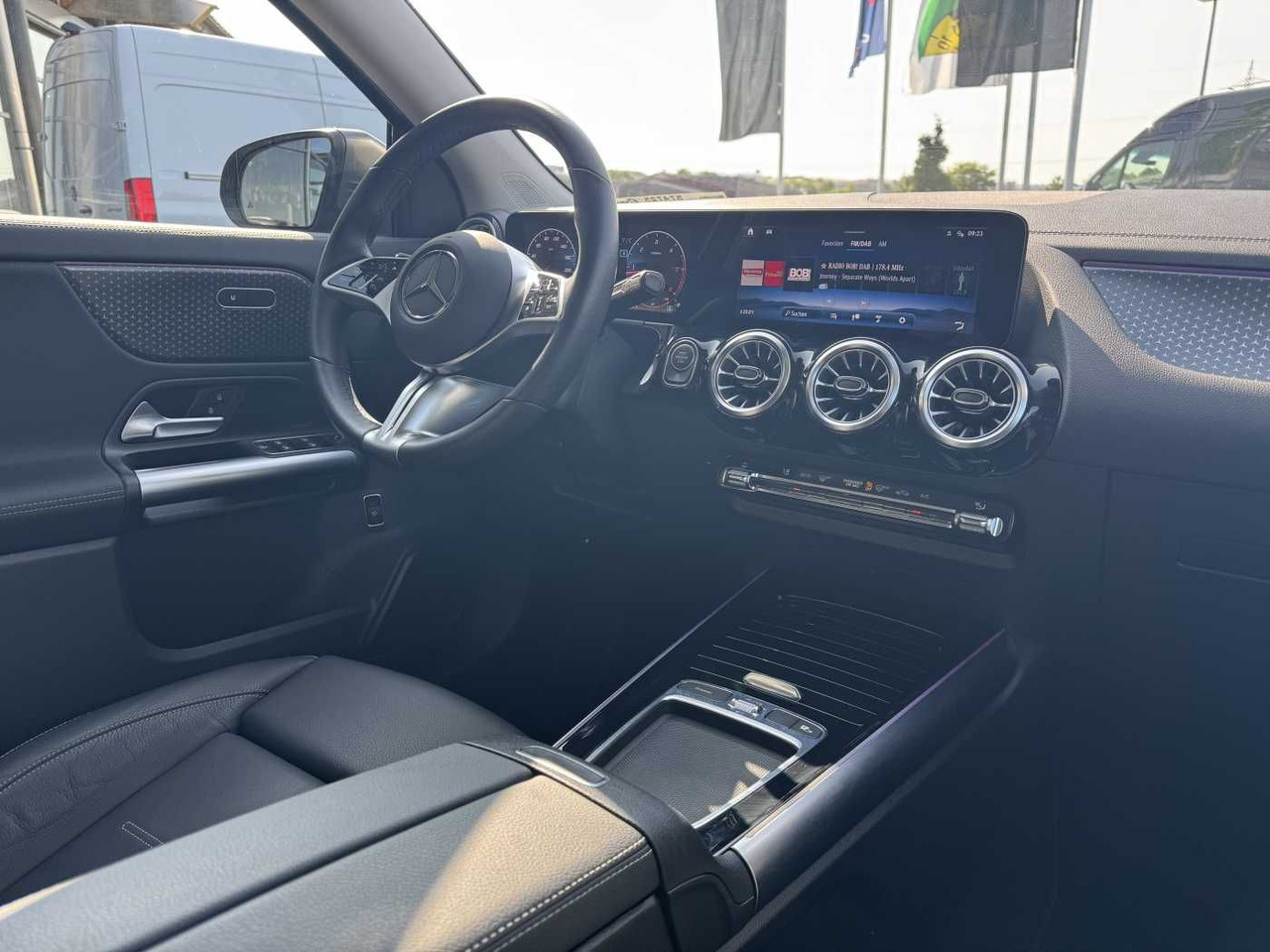 SUV Mercedes-Benz GLA 200d 4M Progressive+Distr+Ambiente+Offroad: picture 13